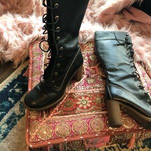 Heeled lace up boots
